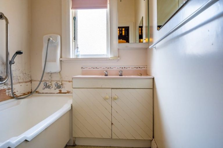 Photo of property in 3 Cudby Street, Woburn, Lower Hutt, 5011