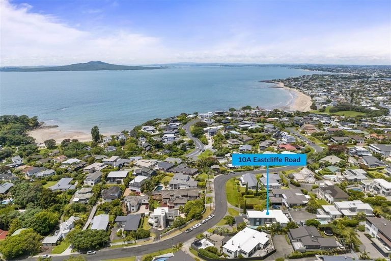 Photo of property in 10a Eastcliffe Road, Castor Bay, Auckland, 0620