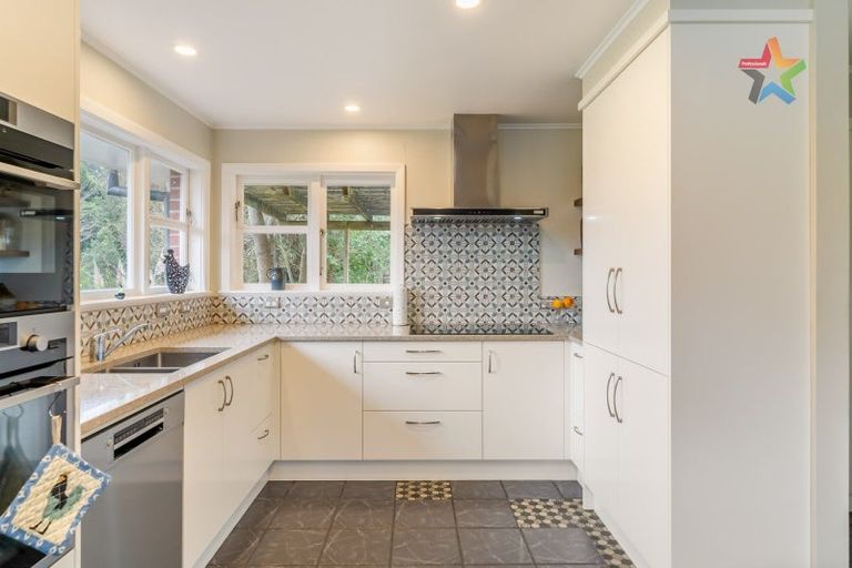 Photo of property in 81 Horoeka Street, Stokes Valley, Lower Hutt, 5019