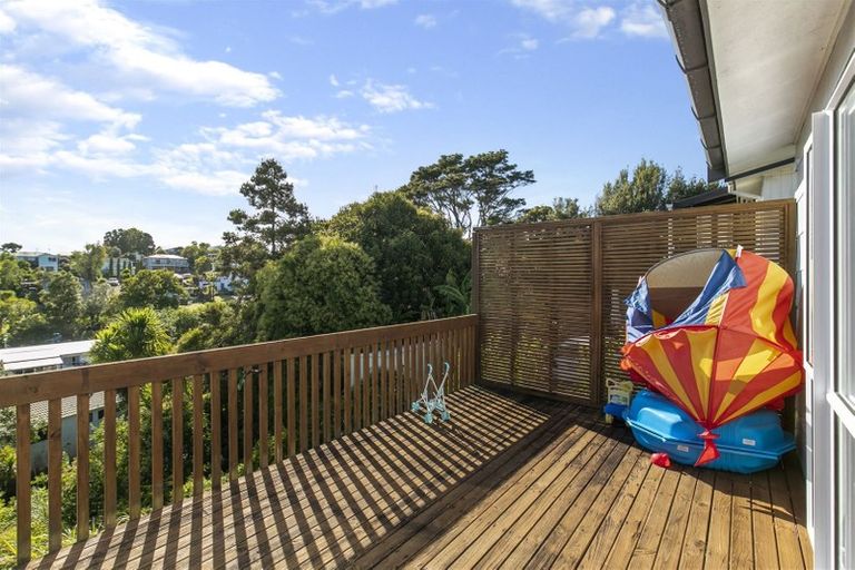 Photo of property in 44 Tamahere Drive, Glenfield, Auckland, 0629