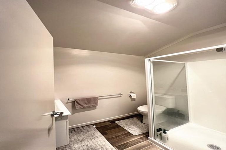 Photo of property in 32 Tutuwhatu Crescent, Weymouth, Auckland, 2103