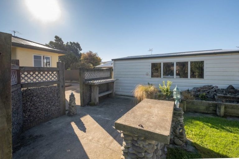 Photo of property in 2 Collins Street, Hawera, 4610