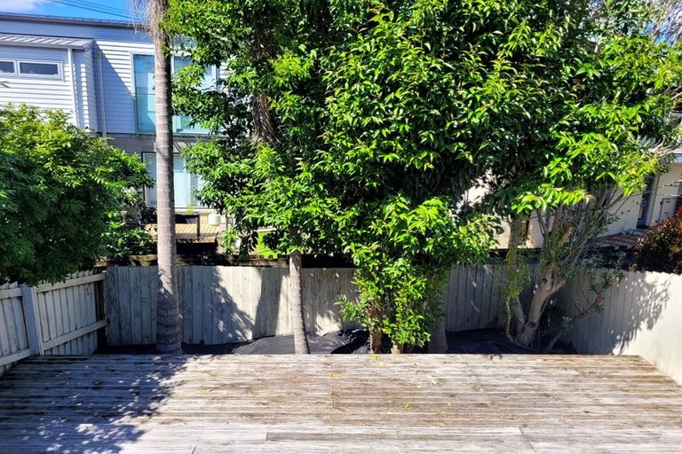 Photo of property in 3/20 Seaview Road, Castor Bay, Auckland, 0620