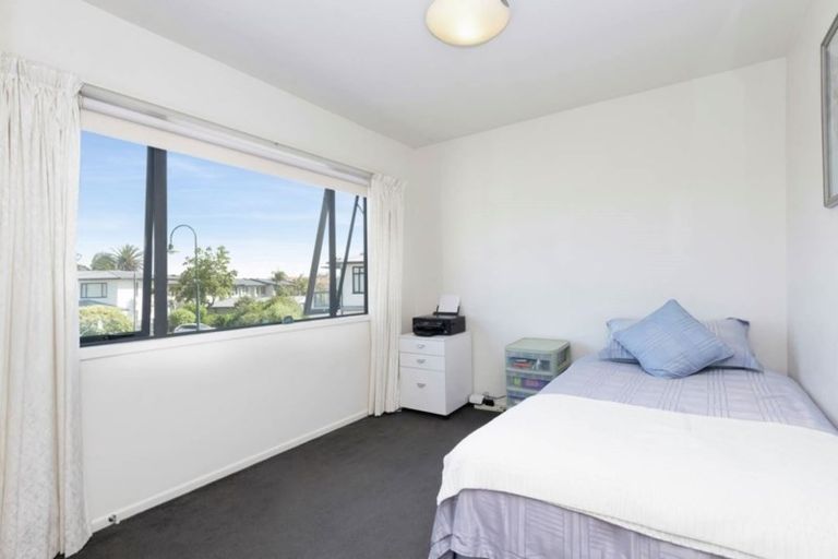 Photo of property in 2/2 Armoy Drive, East Tamaki, Auckland, 2016