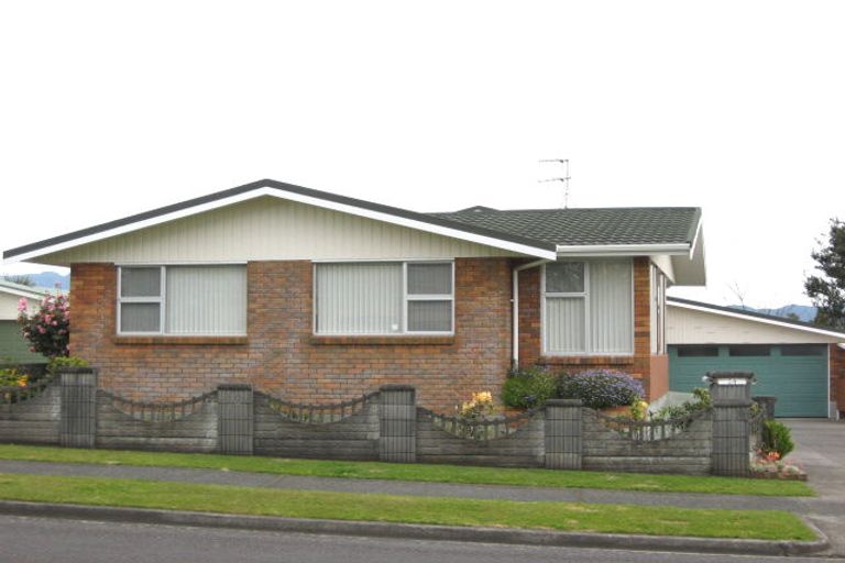 Photo of property in 24 Nevada Drive, Merrilands, New Plymouth, 4312