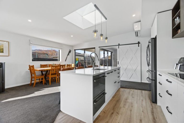 Photo of property in 1 Fraer Street, Cromwell, 9310