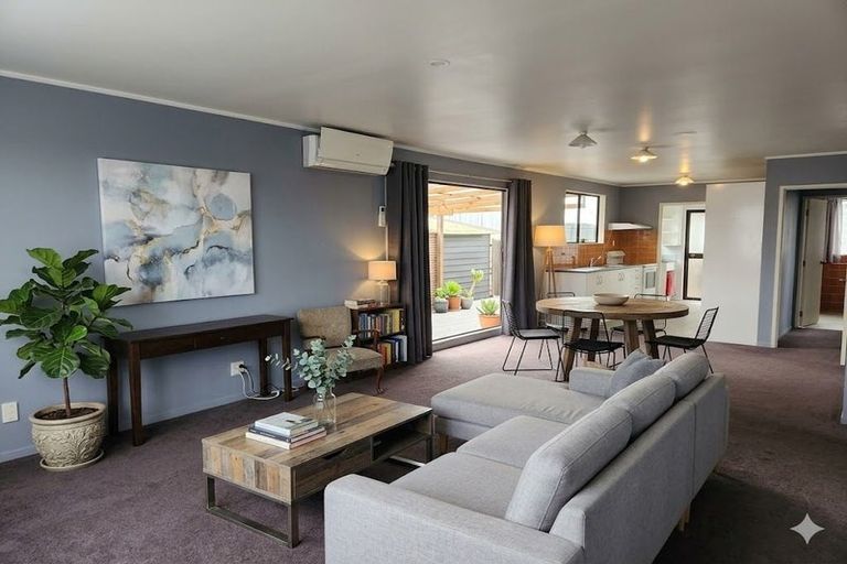 Photo of property in 2/8 Silver Road, Weymouth, Auckland, 2103