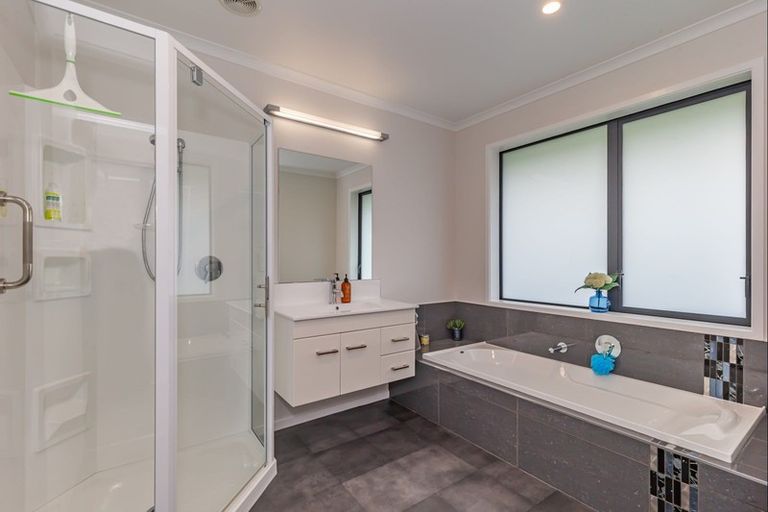 Photo of property in 52 Garth Road, Levin, 5571