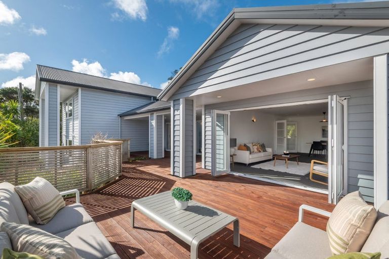 Photo of property in 11 The Close, Greenhithe, Auckland, 0632