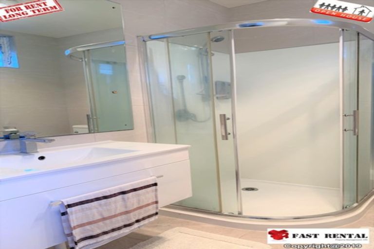 Photo of property in 2/221 Onewa Road, Birkenhead, Auckland, 0626