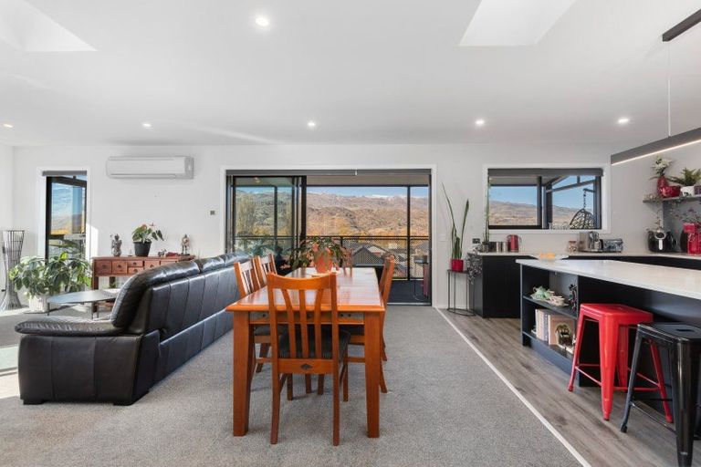 Photo of property in 45 Stratford Drive, Mount Pisa, Cromwell, 9383