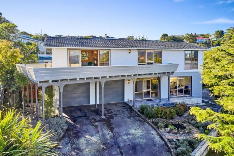 Photo of property in 14 Laburnum Grove, Maungaraki, Lower Hutt, 5010