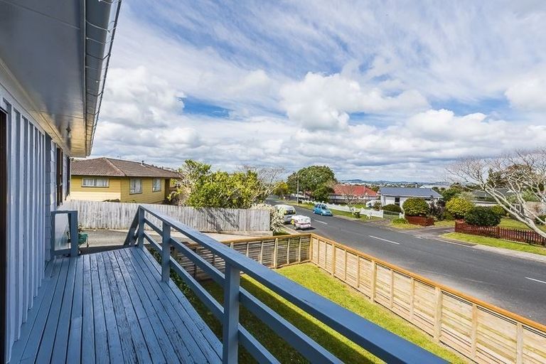 Photo of property in 62 West Harbour Drive, West Harbour, Auckland, 0618