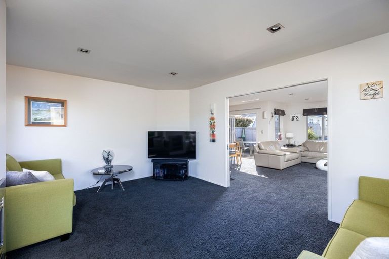 Photo of property in 2/37 Wallace Place, Westown, New Plymouth, 4310