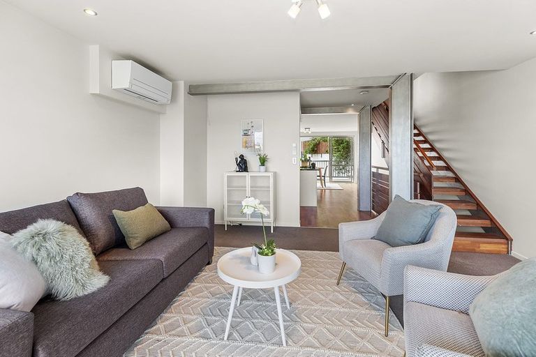 Photo of property in 1/142 Onslow Road, Khandallah, Wellington, 6035