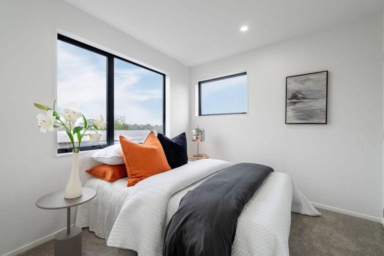 Photo of property in 6/2 Flaunty Place, West Harbour, Auckland, 0618