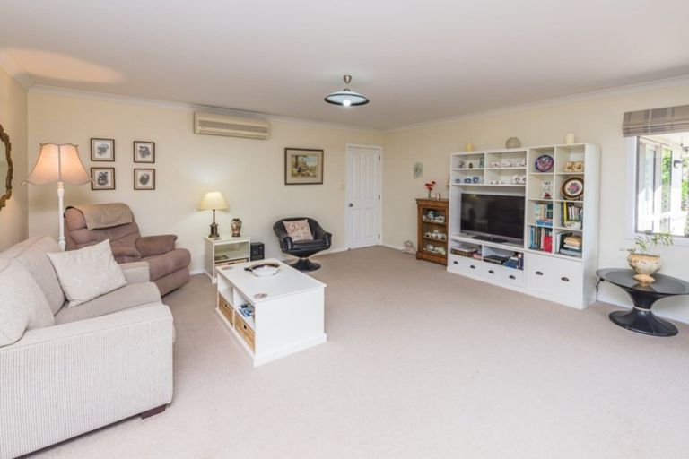 Photo of property in 15 Gilligan Close, College Estate, Whanganui, 4500