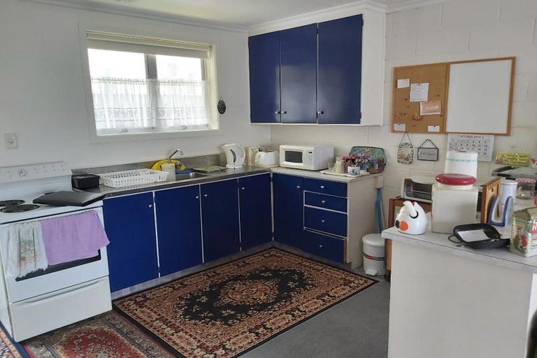 Photo of property in 36 Cumberland Street, Merrilands, New Plymouth, 4312