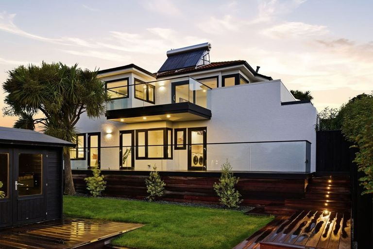 Photo of property in 5b Madeley Road, Mount Pleasant, Christchurch, 8081