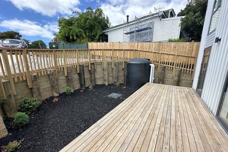 Photo of property in 60 Tiri Tiri Road, Birkdale, Auckland, 0626