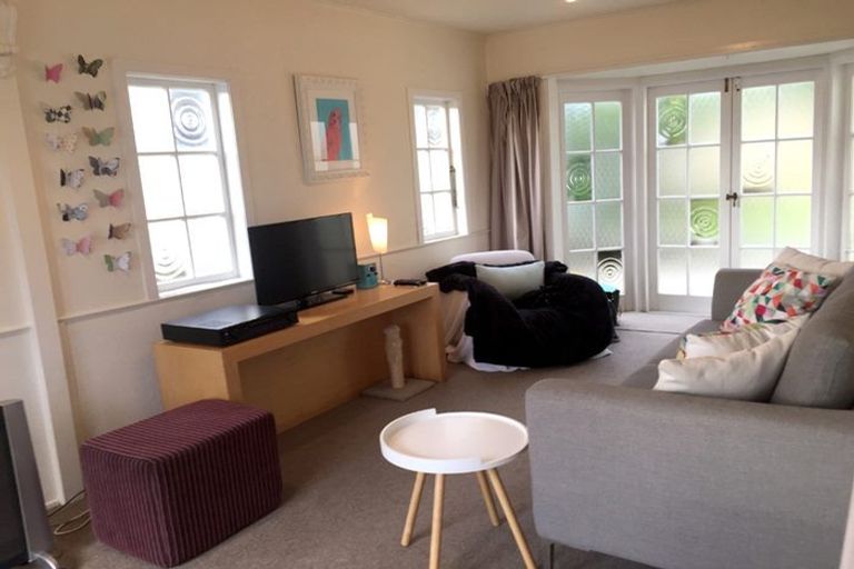 Photo of property in 74 Clarence Road, Northcote Point, Auckland, 0627