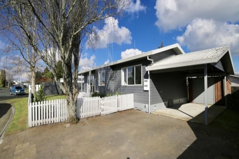 Photo of property in 20 Burrows Place, Frankton, Hamilton, 3204