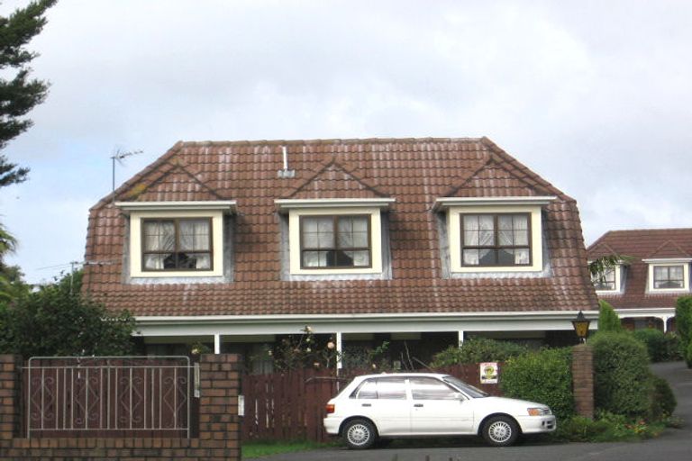 Photo of property in 2/47 Edmonton Road, Henderson, Auckland, 0612
