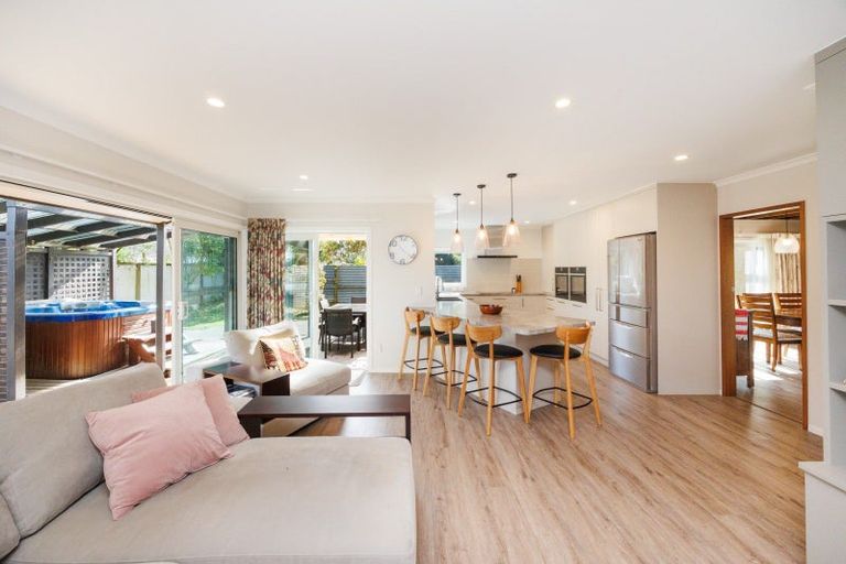 Photo of property in 12 Truscott Grove, Awapuni, Palmerston North, 4412