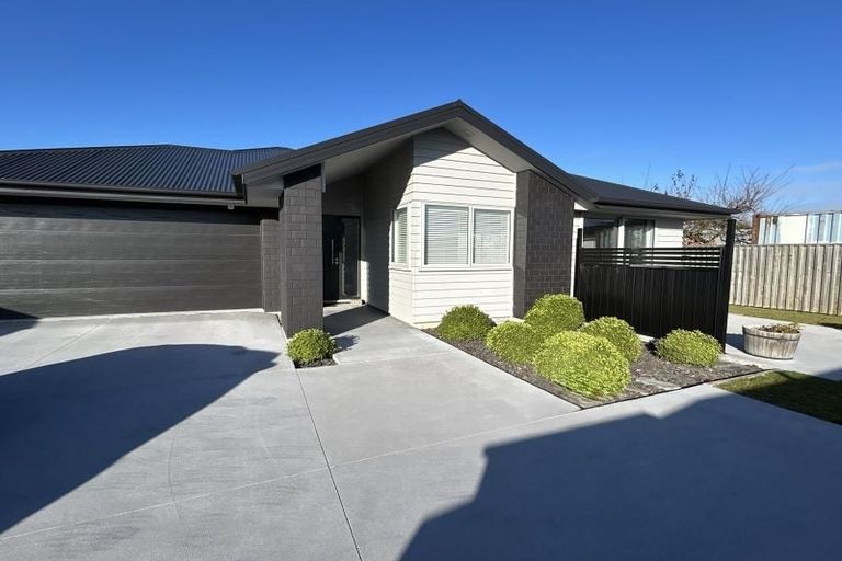 Photo of property in 4 Grey View Grove, Rangiora, 7400