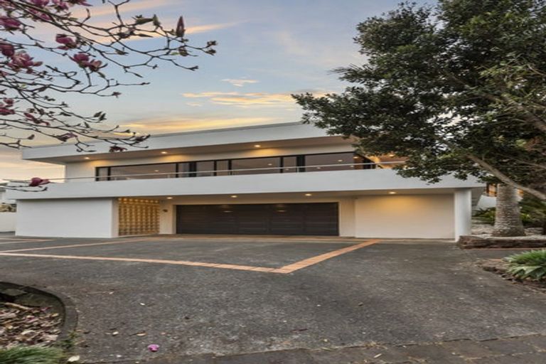 Photo of property in 1/52 Masterton Road, Rothesay Bay, Auckland, 0630