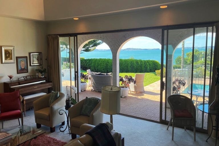 Photo of property in 18 Burford Place, Mellons Bay, Auckland, 2014