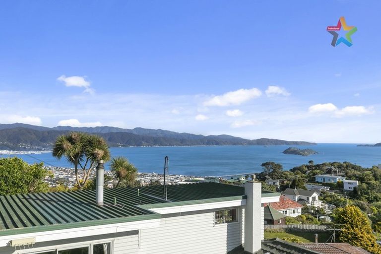 Photo of property in 44 Maungaraki Road, Korokoro, Lower Hutt, 5012