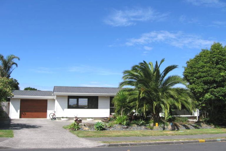 Photo of property in 14 Highwood Grove, Torbay, Auckland, 0630