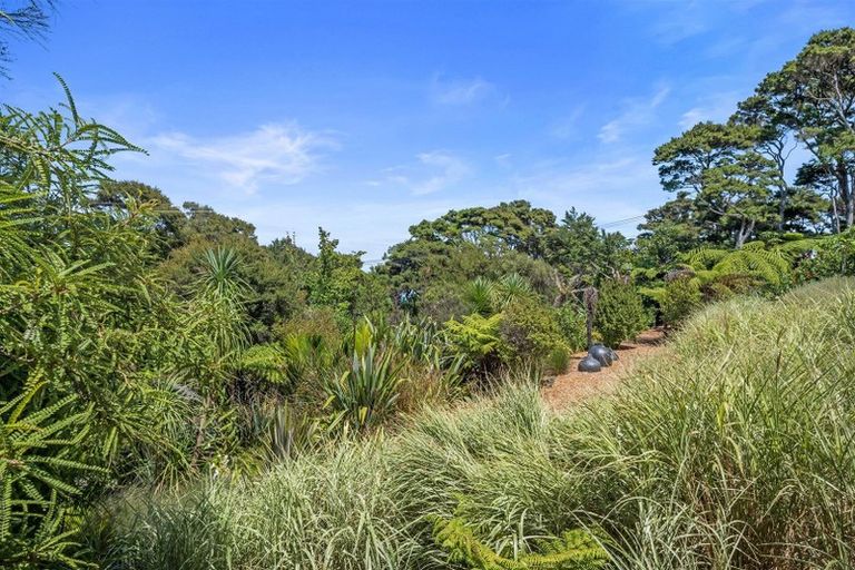 Photo of property in 5 Ngarahana Avenue, Paremoremo, Auckland, 0632