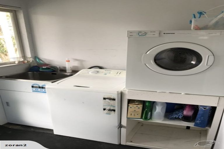 Photo of property in 14 Yeovil Road, Te Atatu Peninsula, Auckland, 0610