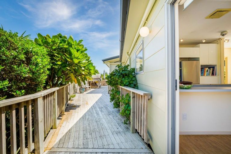 Photo of property in 6 Edwin Mitchelson Road, Muriwai, Waimauku, 0881