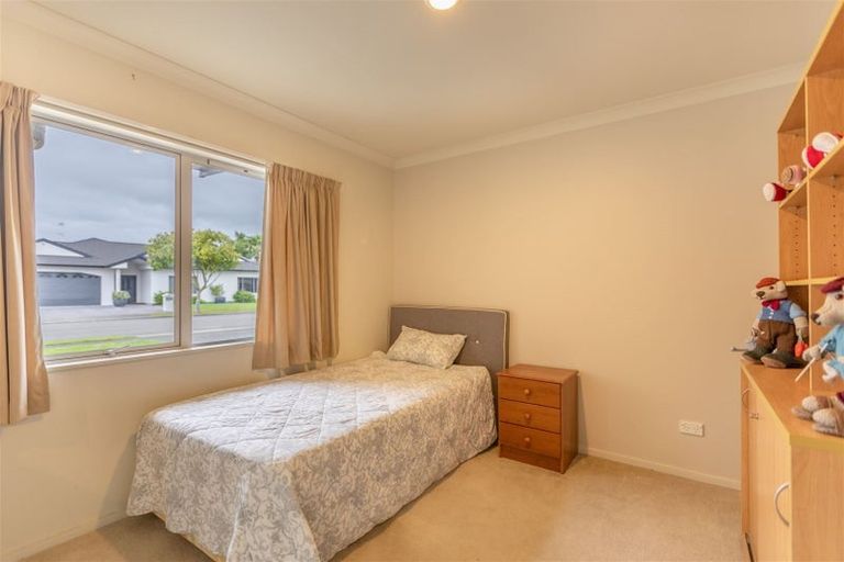 Photo of property in 2 Arthur Close, Clive, 4102