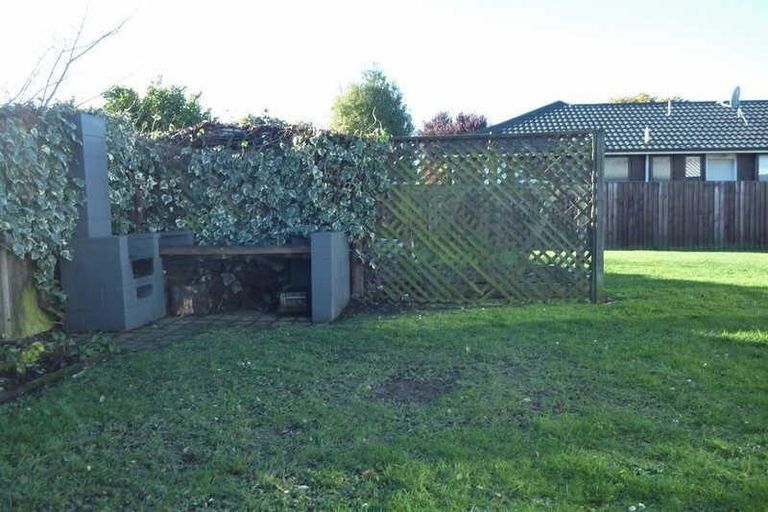 Photo of property in 17 Honeysuckle Place, Northcote, Christchurch, 8052