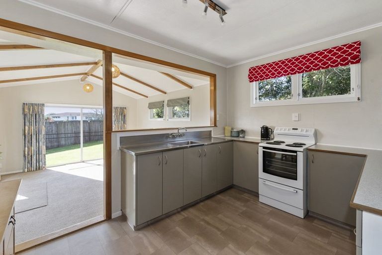 Photo of property in 9 East Road, Shannon, 4821