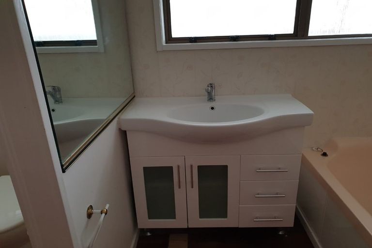 Photo of property in 1 Ceres Crescent, Johnsonville, Wellington, 6037