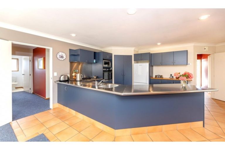 Photo of property in 61 Chesterfield Mews, Russley, Christchurch, 8042