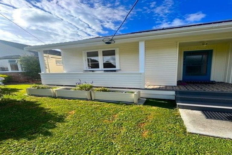 Photo of property in 10 Melvill Grove, Waterloo, Lower Hutt, 5011