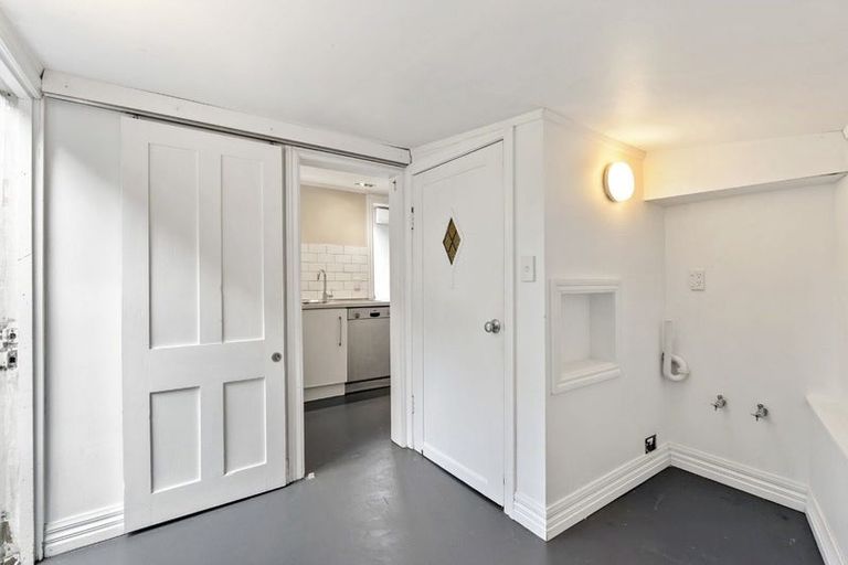 Photo of property in 32 Holloway Road, Aro Valley, Wellington, 6021