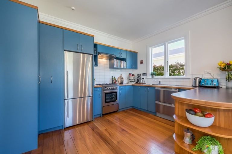 Photo of property in 38 Saint Ronans Avenue, Waterloo, Lower Hutt, 5011