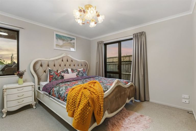 Photo of property in 2 Anna Lane, Glen Eden, Auckland, 0602