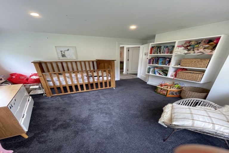 Photo of property in 96 Maupuia Road, Maupuia, Wellington, 6022