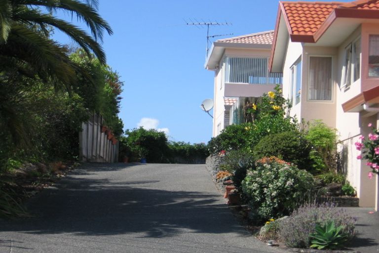 Photo of property in 2/1 Masterton Road, Rothesay Bay, Auckland, 0630