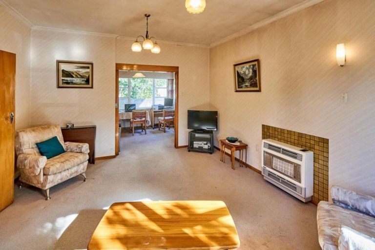 Photo of property in 21 Colin Grove, Hutt Central, Lower Hutt, 5010