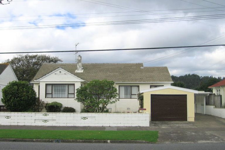 Photo of property in 102 Reynolds Street, Taita, Lower Hutt, 5011