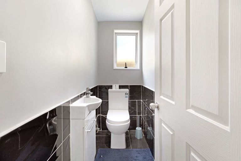 Photo of property in 2/55 Ennis Avenue, Pakuranga Heights, Auckland, 2010